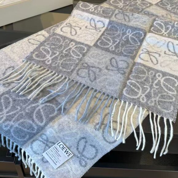 Fashionable Dual-Sided Scarf - Picture 5 of 5